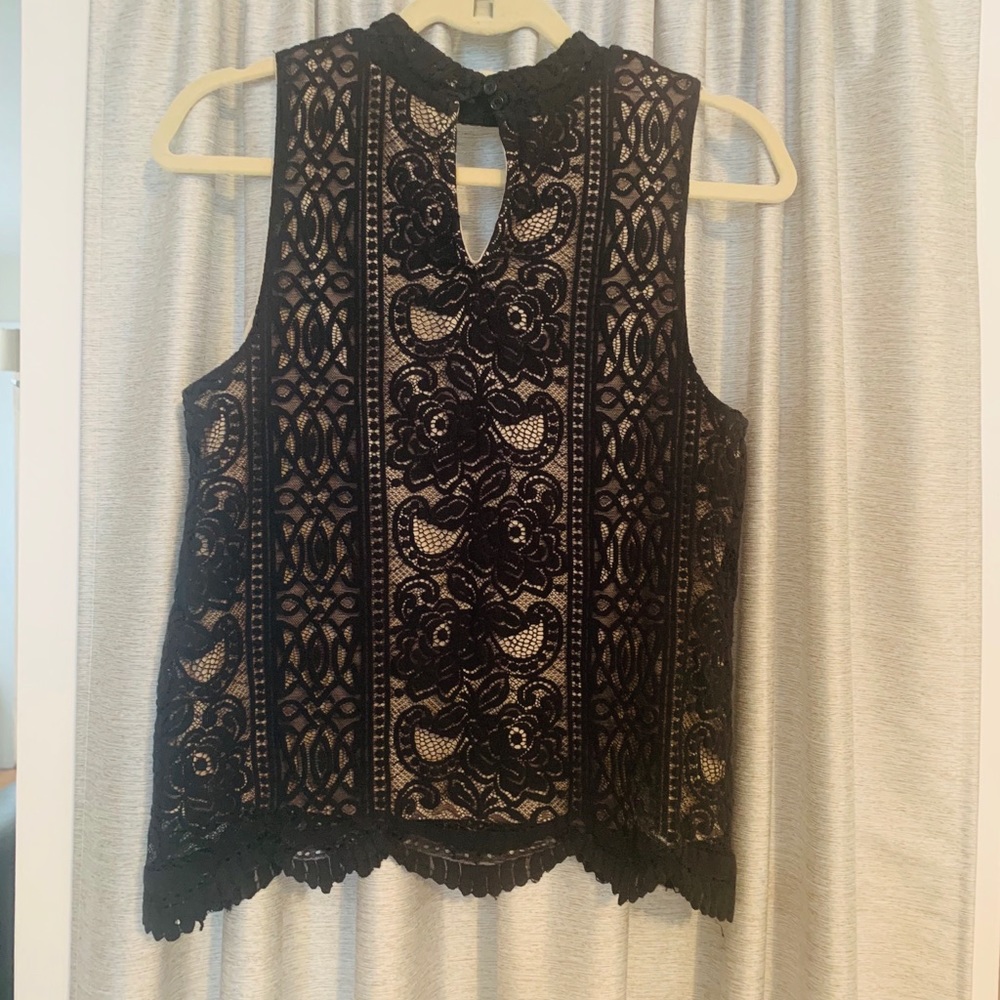 Black lace top w/ cream under lay - Picture 4 of 4